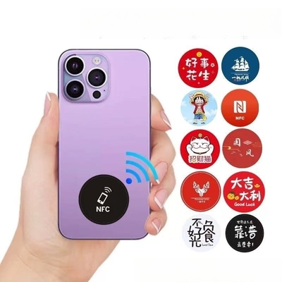 Niestandardowa cyfrowa wizytówka Nalepka do telefonów komórkowych Nfc Epoxy Nalepka płaska Nfc Social Media Tag Nfc Tag dla wszystkich telefonów